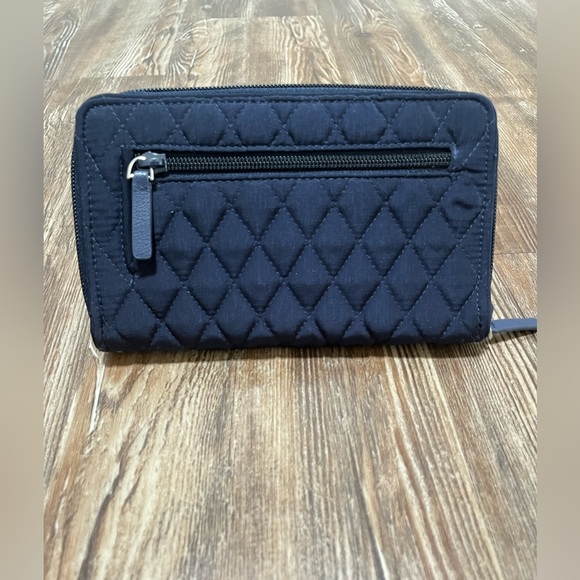 Vera Bradley RFID Turnlock Wallet in Classic Navy. NWT. - Picture 4 of 11